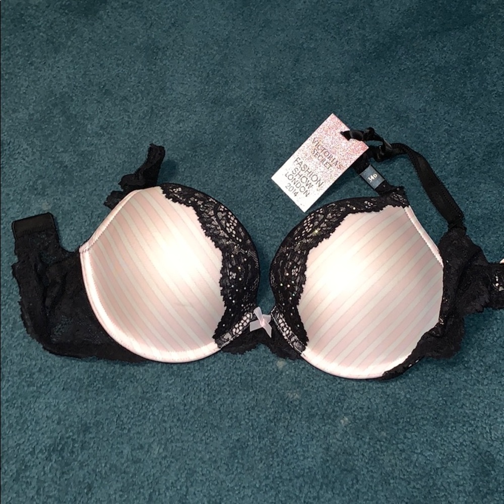 VS fashion show bra